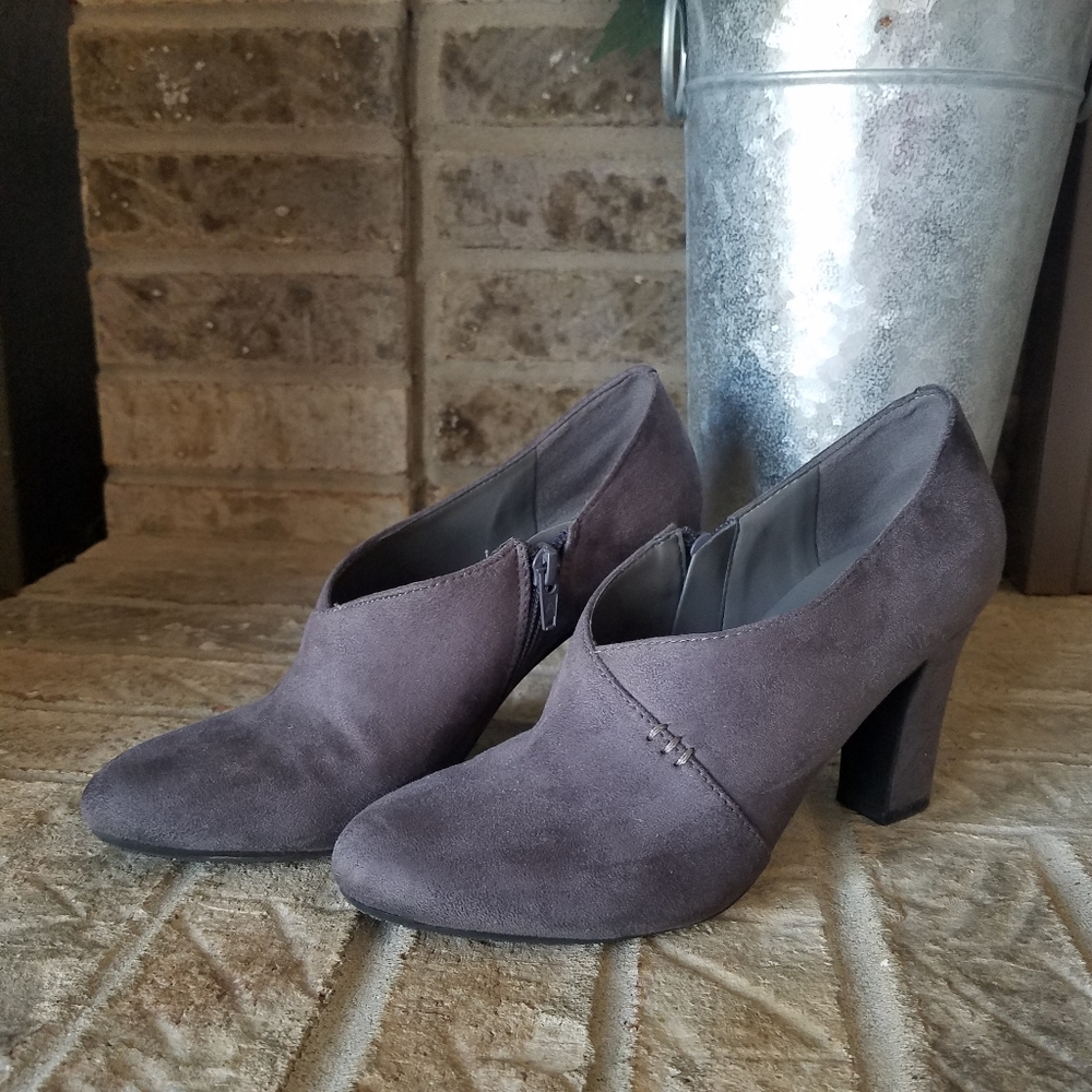 Aerosoles Gray Suede Ankle Booties Shooties Like New